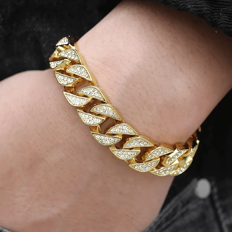 https://arayaexpres.com/products/miami-curb-cuban-chain-bracelet-for-men-gold?_pos=1&_sid=765ab61ca&_ss=r&variant=44568566923501