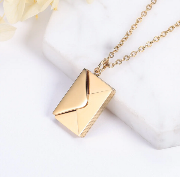 https://arayaexpres.com/products/envelope-necklace?_pos=1&_sid=564b0ac70&_ss=r